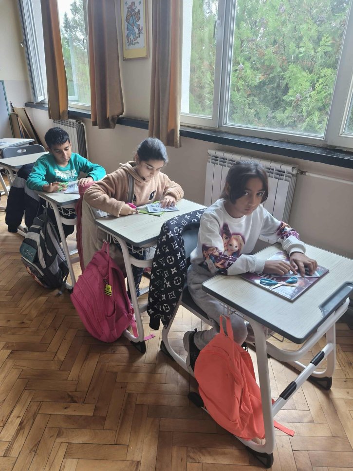 Посещение на ученици от прогимназиален етап в 4-ти клас по случай - ,,Деня на народните будители