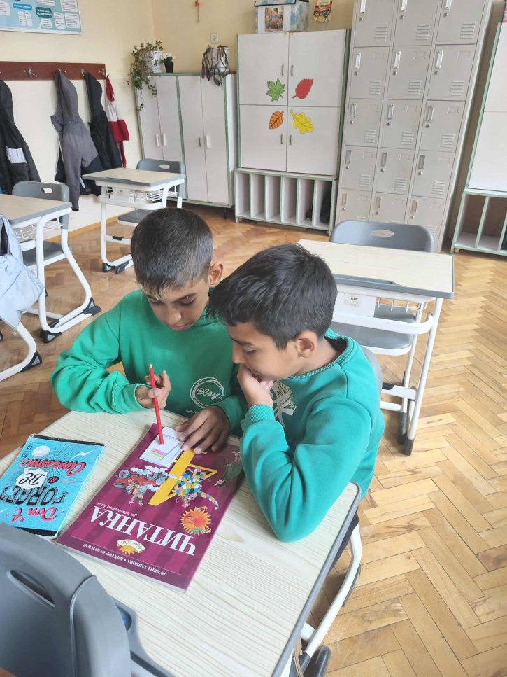 Посещение на ученици от прогимназиален етап в 4-ти клас по случай - ,,Деня на народните будители