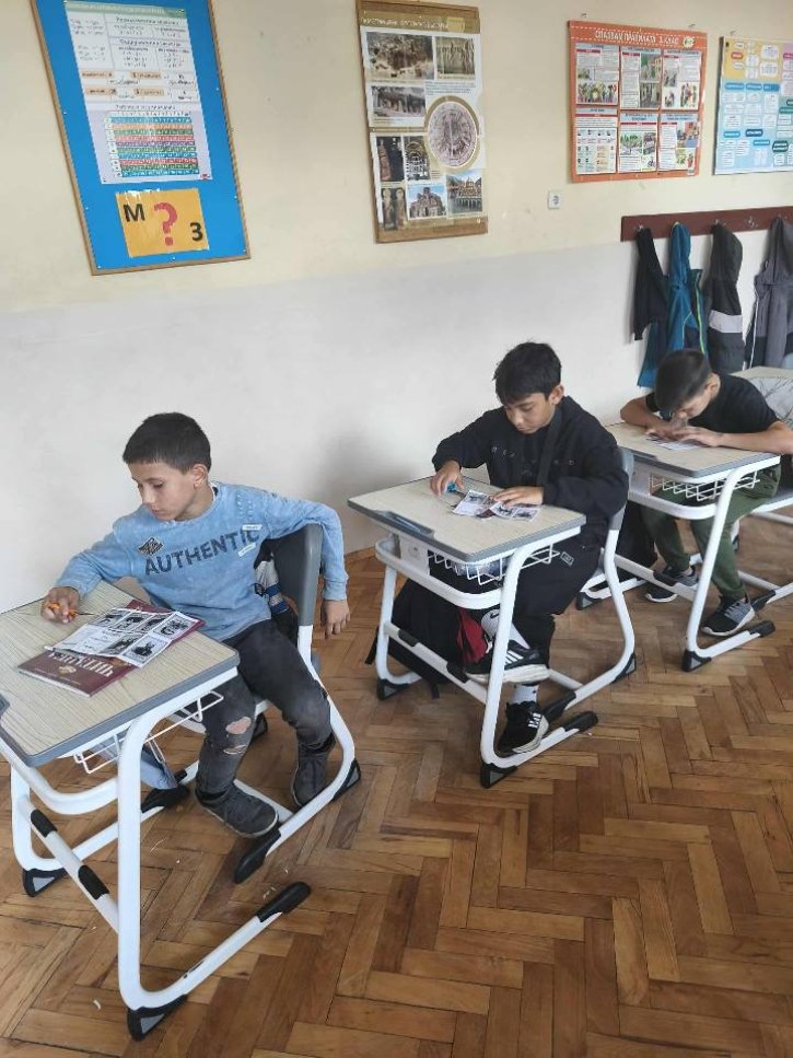 Посещение на ученици от прогимназиален етап в 4-ти клас по случай - ,,Деня на народните будители