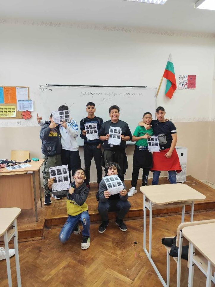 Посещение на ученици от прогимназиален етап в 4-ти клас по случай - ,,Деня на народните будители