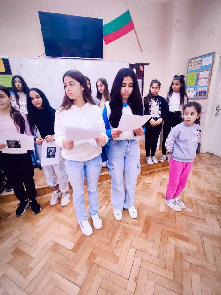 Посещение на ученици от прогимназиален етап в 4-ти клас по случай - ,,Деня на народните будители