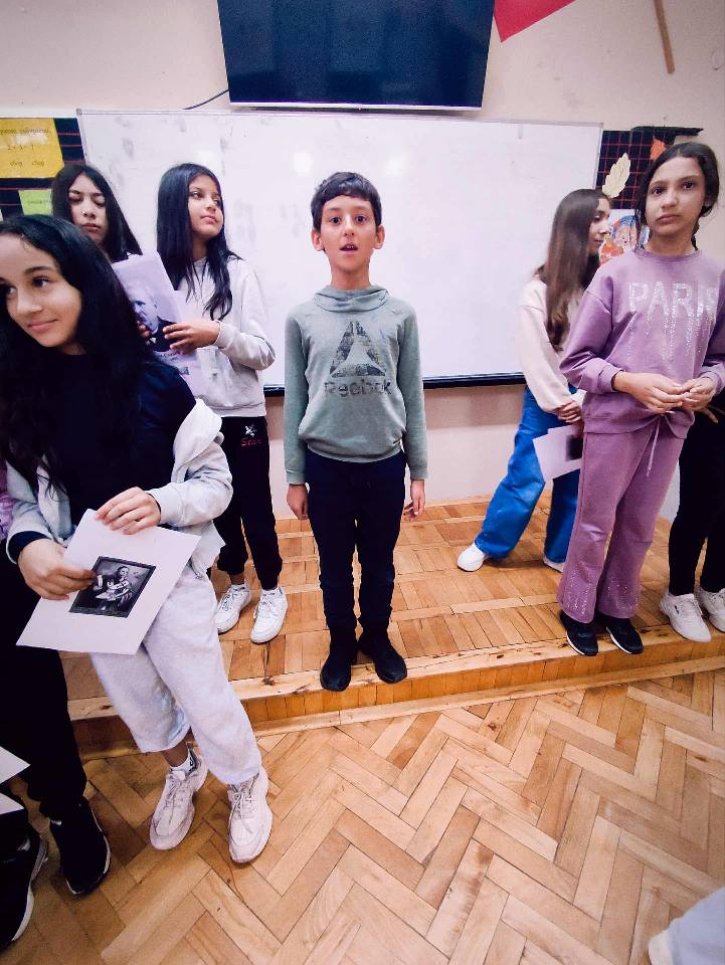 Посещение на ученици от прогимназиален етап в 4-ти клас по случай - ,,Деня на народните будители