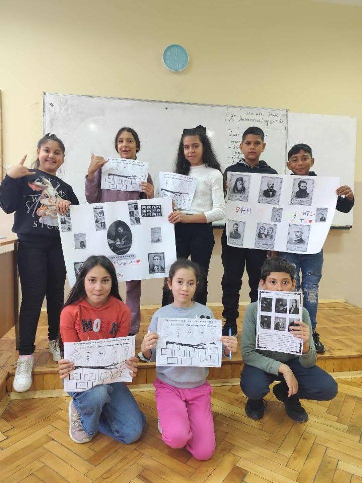 Посещение на ученици от прогимназиален етап в 4-ти клас по случай - ,,Деня на народните будители