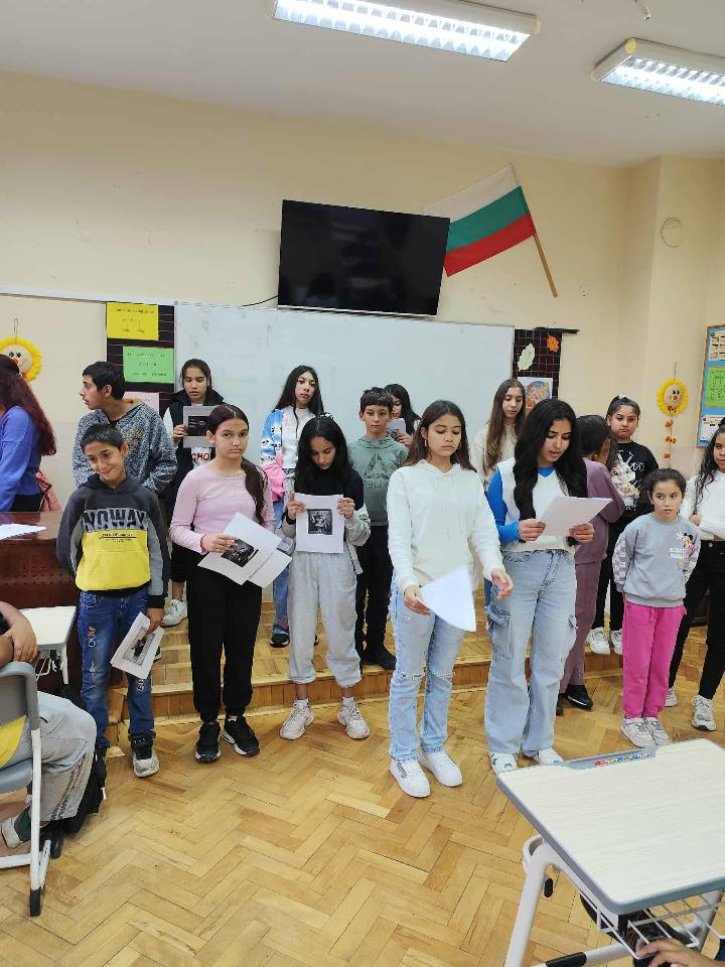 Посещение на ученици от прогимназиален етап в 4-ти клас по случай - ,,Деня на народните будители