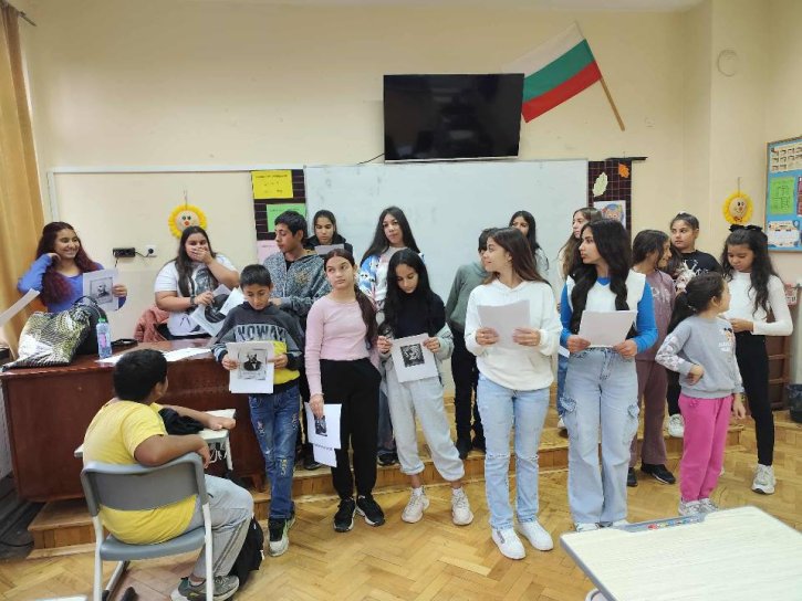 Посещение на ученици от прогимназиален етап в 4-ти клас по случай - ,,Деня на народните будители