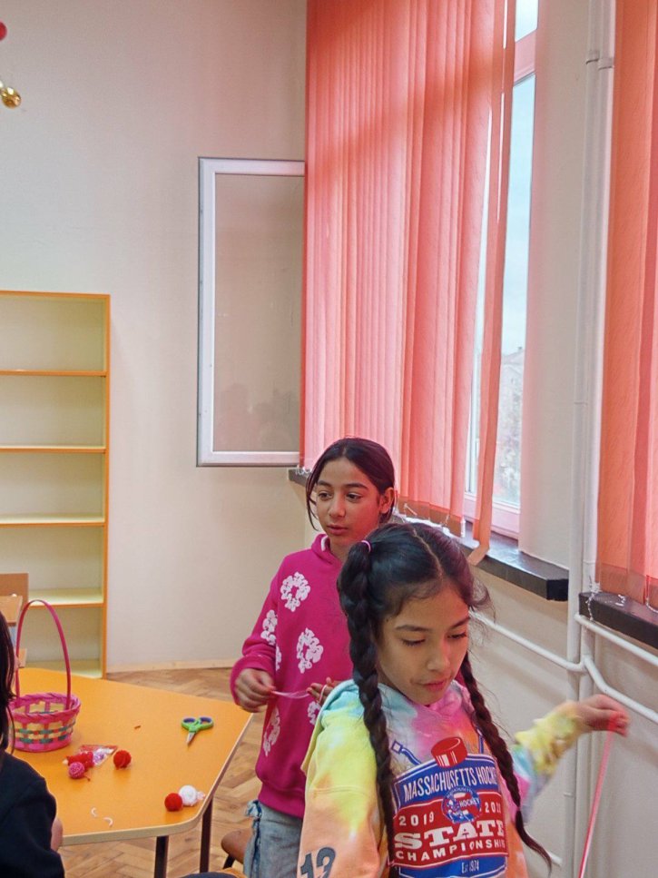 Работилница за мартеници с родители и ученици.