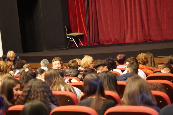 Посещение на седмокласниците в Драматичен театър „Апостол Карамитев
