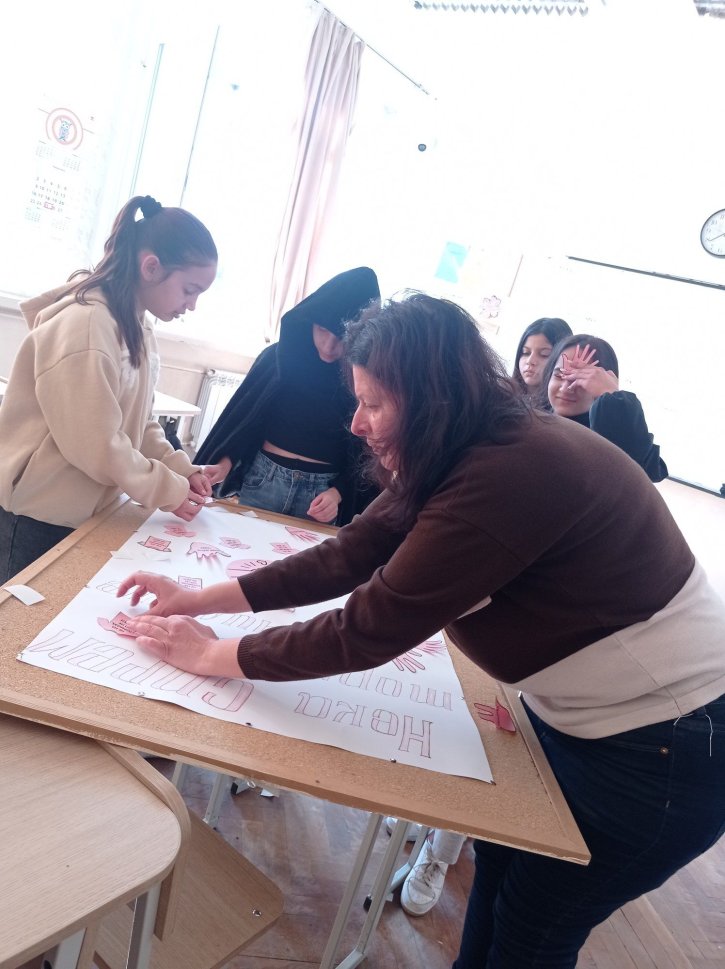 Ученическият съвет отбеляза Международния ден на розовата фланелка.