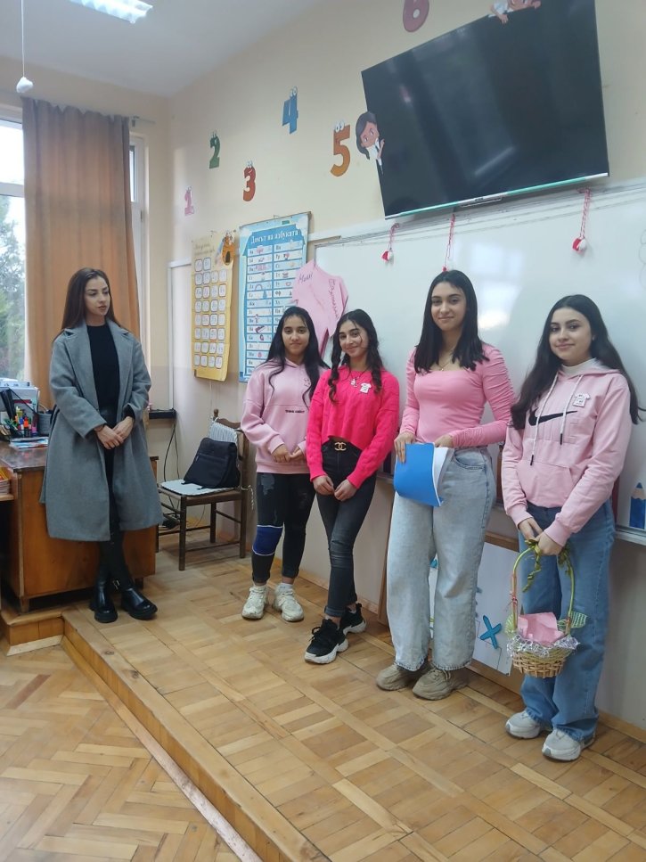 Ученическият съвет отбеляза Международния ден на розовата фланелка.