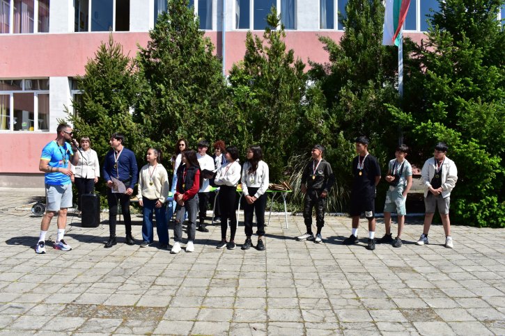 Тържествено награждаване на изявени ученици по повод патронния празник.